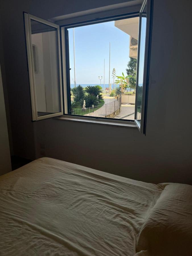 Bilocale Vista Mare Sul Lungomare Appartement Siderno Buitenkant foto